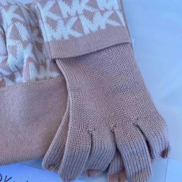 Michael Kors Hat,Gloves & Scarf Set Gift Box MK Signature Powder Blush - Picture 3 of 7